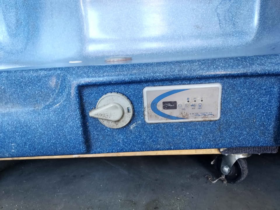 Caldera Spa Hot Tub - Plug-In 110V, Seats 5 w/ Lounger - Needs Heater - Image 4